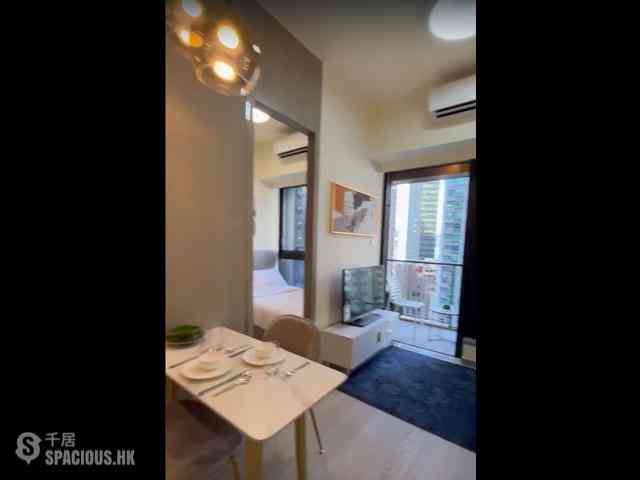 Sai Ying Pun - The Queens 01