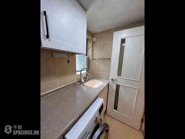 Sheung Wan - Queen's Terrace Block 1 03