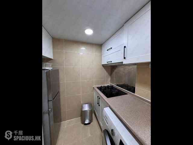 Sheung Wan - Queen's Terrace Block 1 05