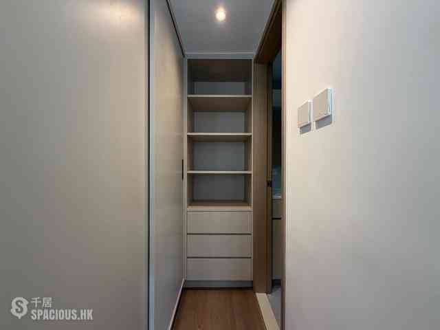 Mid Levels Central - 62B, Robinson Road 04