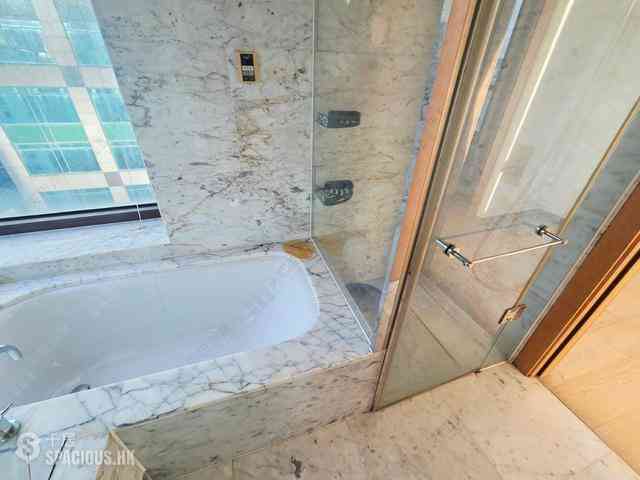 Wan Chai - The Gloucester 10