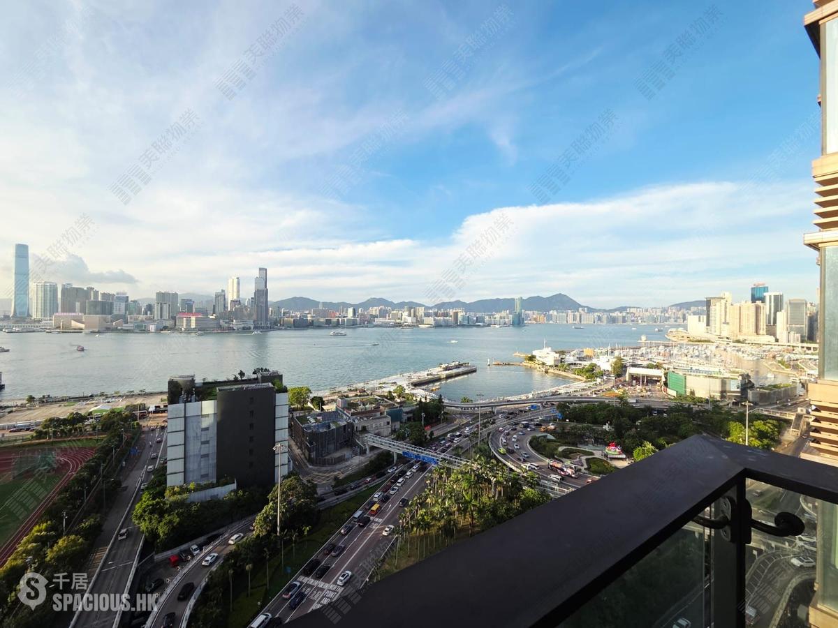 Wan Chai - The Gloucester 01