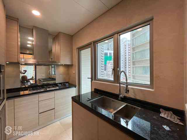 Wan Chai - The Avenue 03