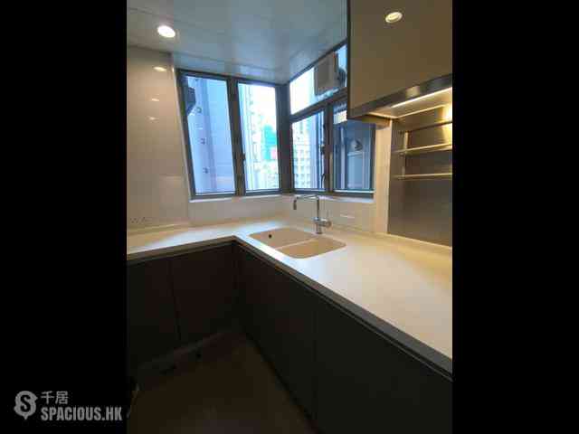 Sai Ying Pun - Island Crest Block 1 08