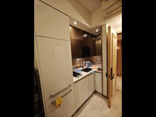 Sai Ying Pun - 63, Pokfulam Amber House (Tower 1) 04