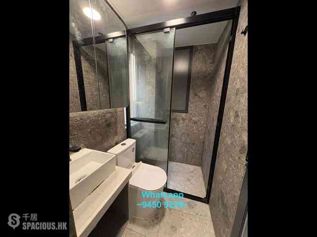 Sheung Wan - 114, Des Voeux Road West 06