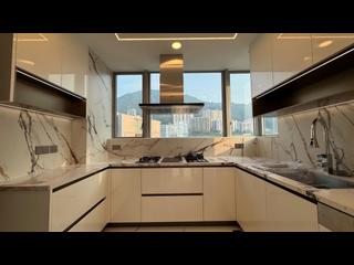 Sai Ying Pun - The Summa Block 1 06