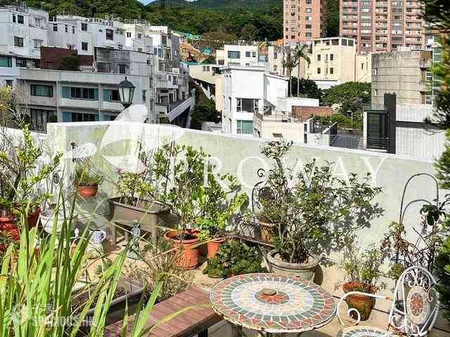 Jardines Lookout - Pinewood Garden 02