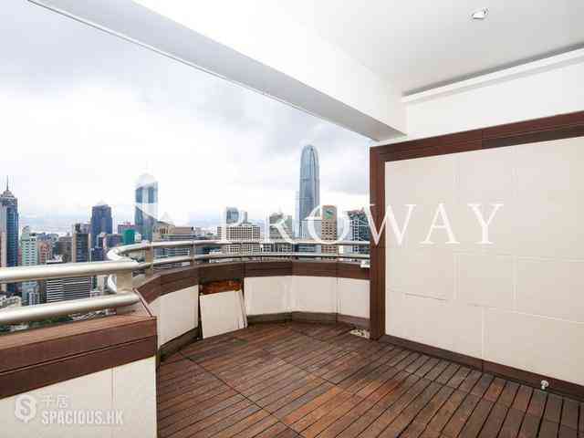 Central - The Royal Court 03