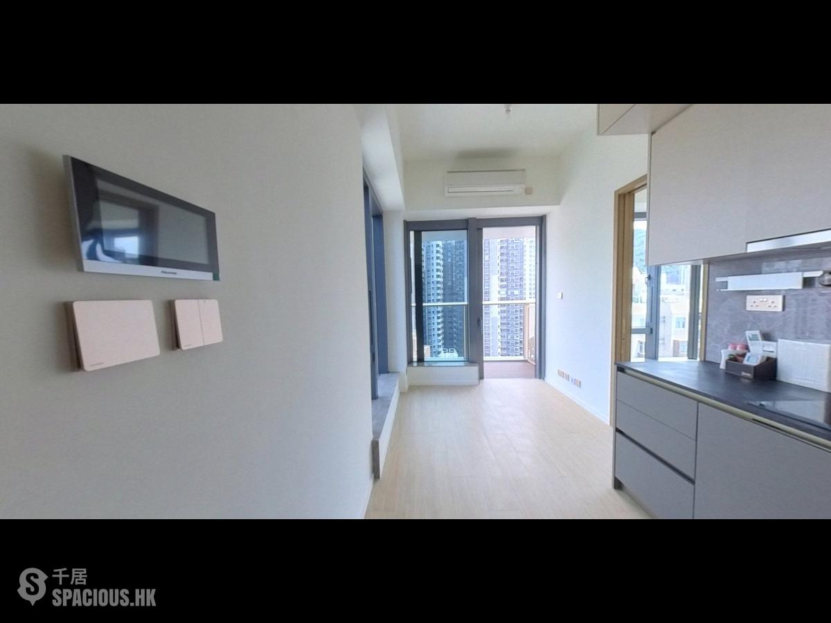 Sai Ying Pun - Des Voeux W Residence 01