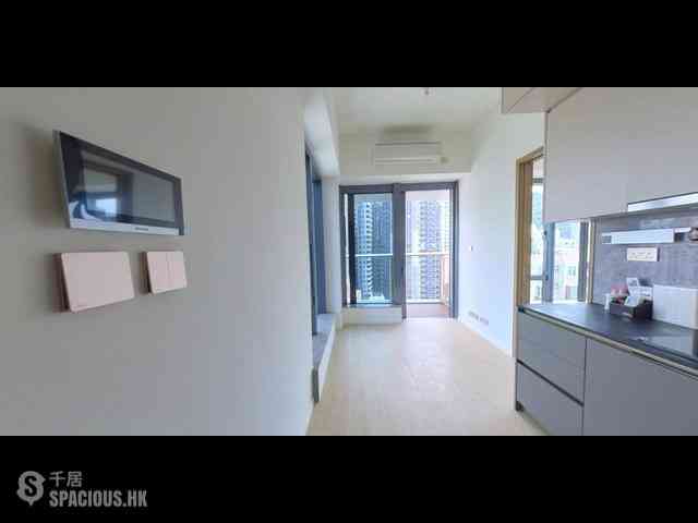 Sai Ying Pun - Des Voeux W Residence 01