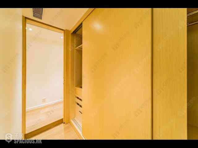 Wan Chai - Convention Plaza Apartments 02