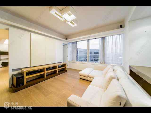 Wan Chai - Convention Plaza Apartments 04