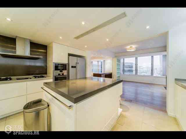 Wan Chai - Convention Plaza Apartments 05