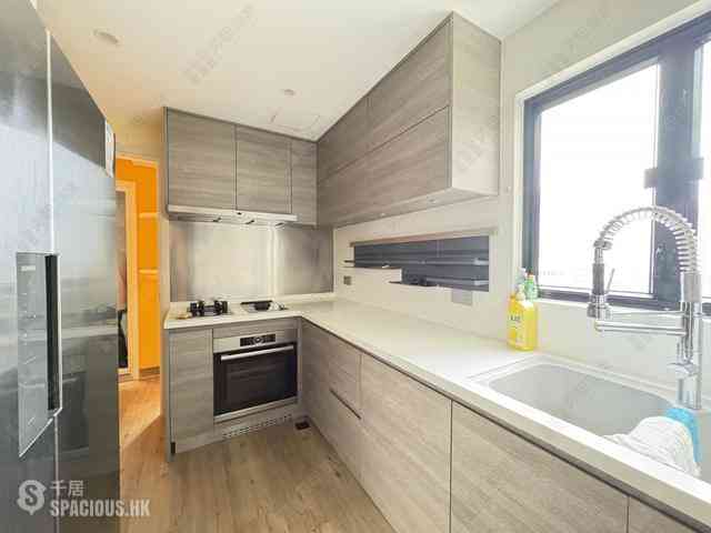 Mid Levels East - Bowen Place 09