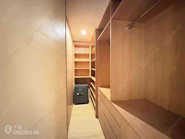 Mid Levels East - Bowen Place 11