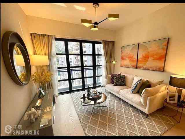 Happy Valley - The Aster (Resiglow) 01