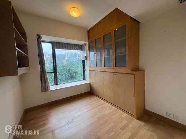 Happy Valley - Broadwood Twelve 02