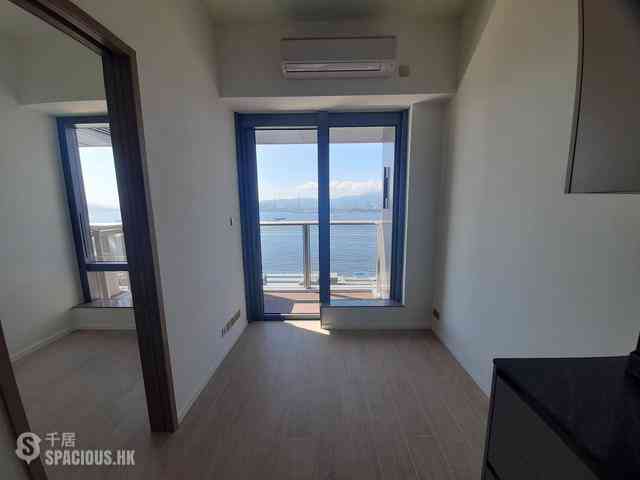 Sai Ying Pun - Des Voeux W Residence 01