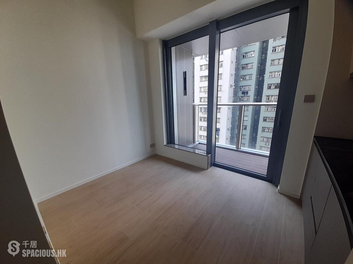 Sai Ying Pun - Des Voeux W Residence 01