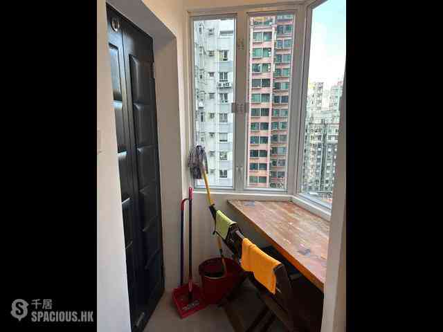 Wan Chai - Chun Fai Building 14