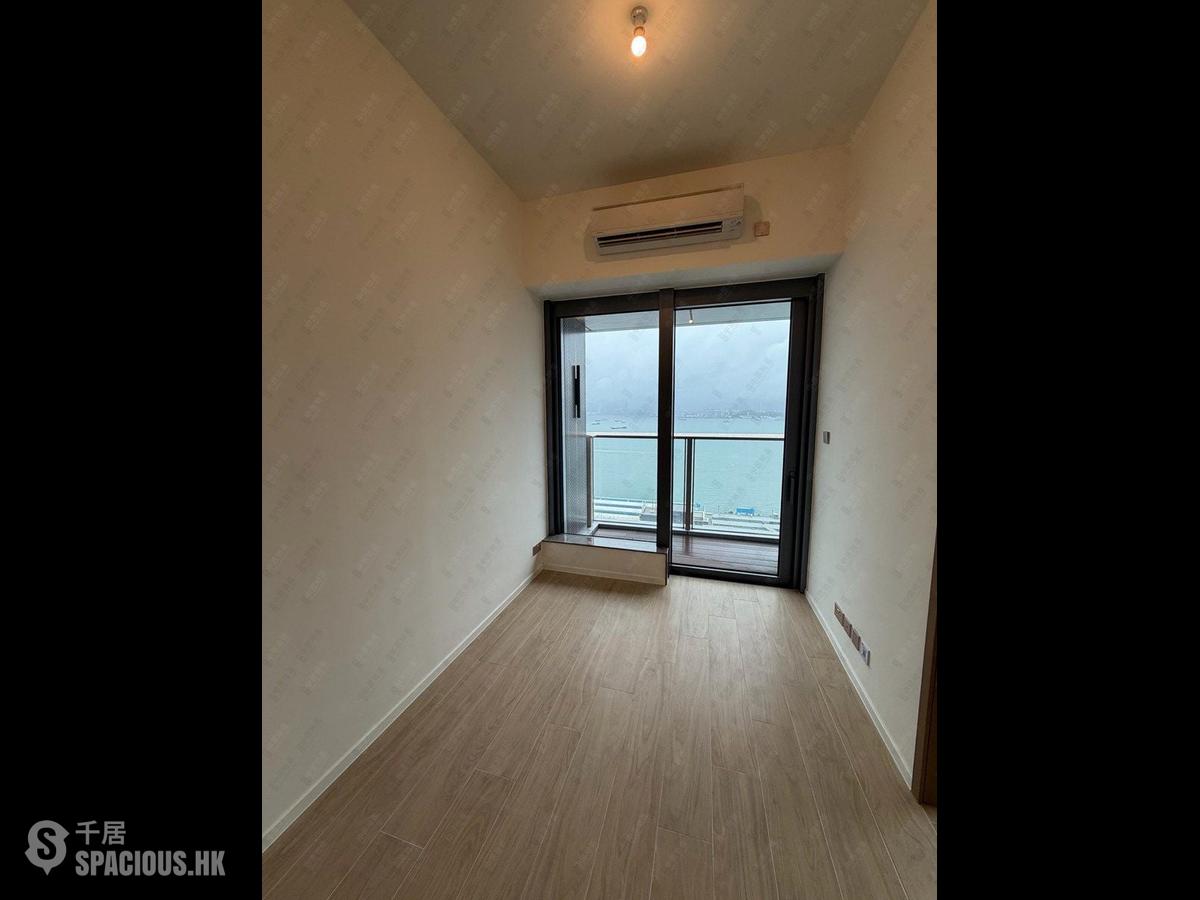 Sai Ying Pun - Des Voeux W Residence 01