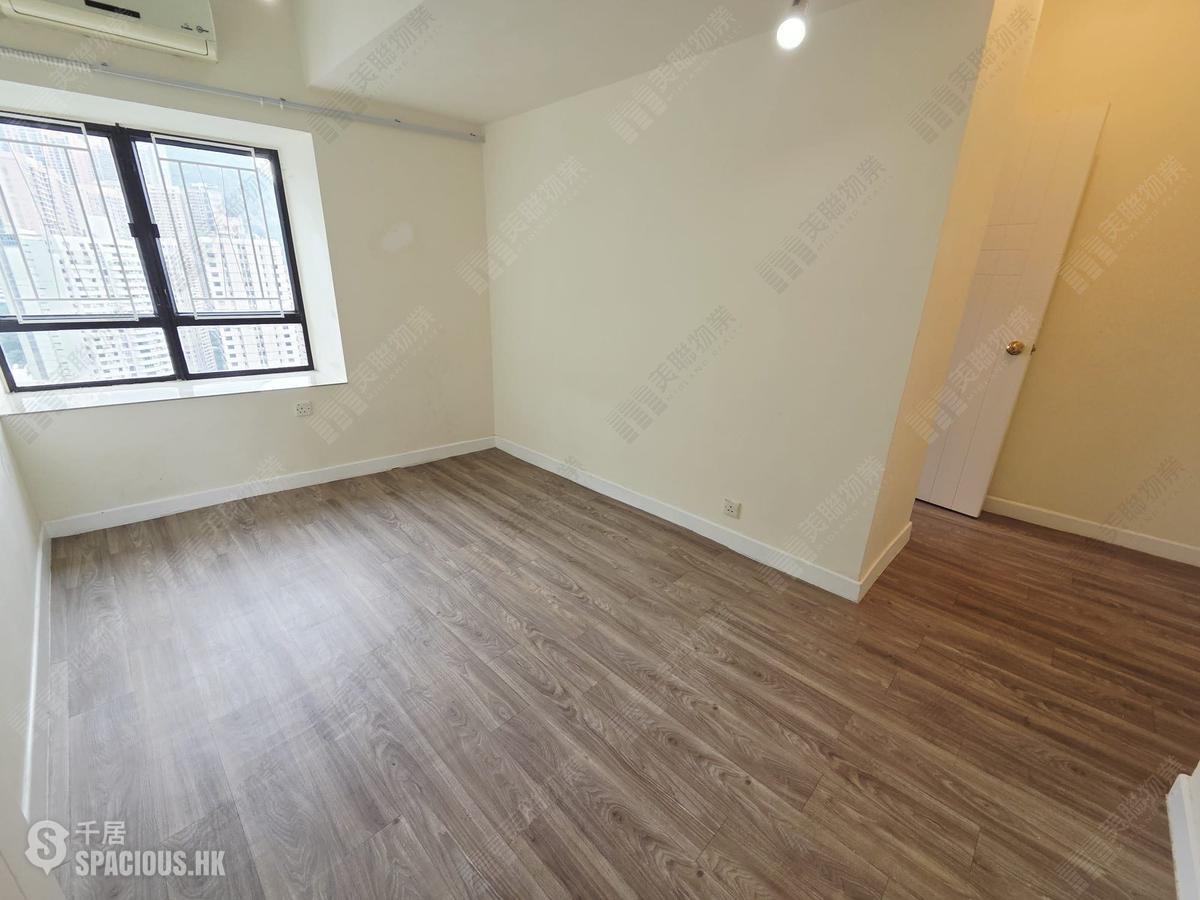 Mid Levels Central - Birchwood Place 01