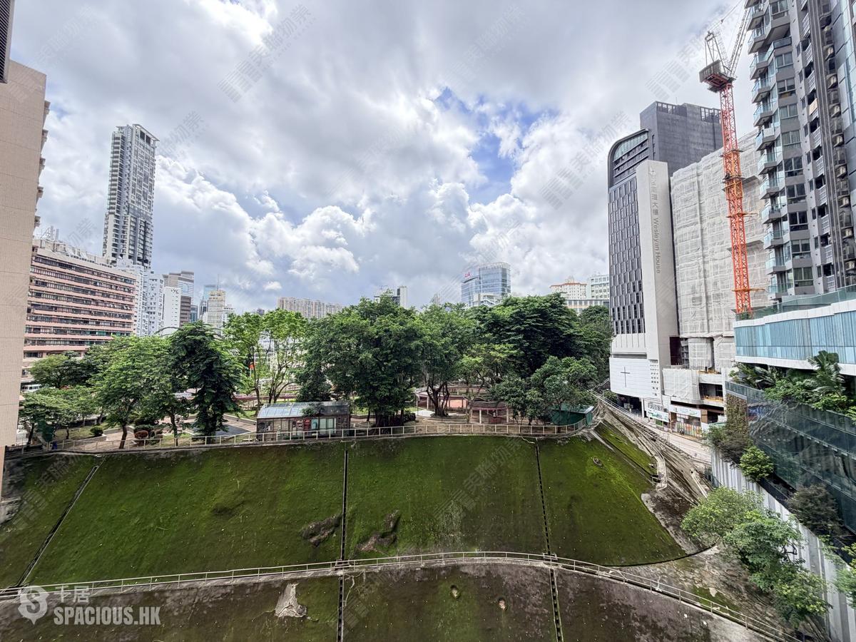 Wan Chai - The Zenith 01