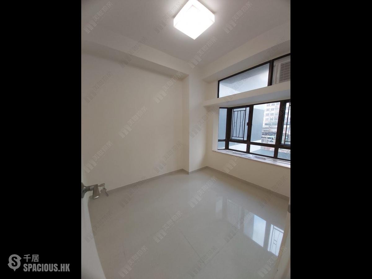 Sai Ying Pun - Liang Ga Building 01