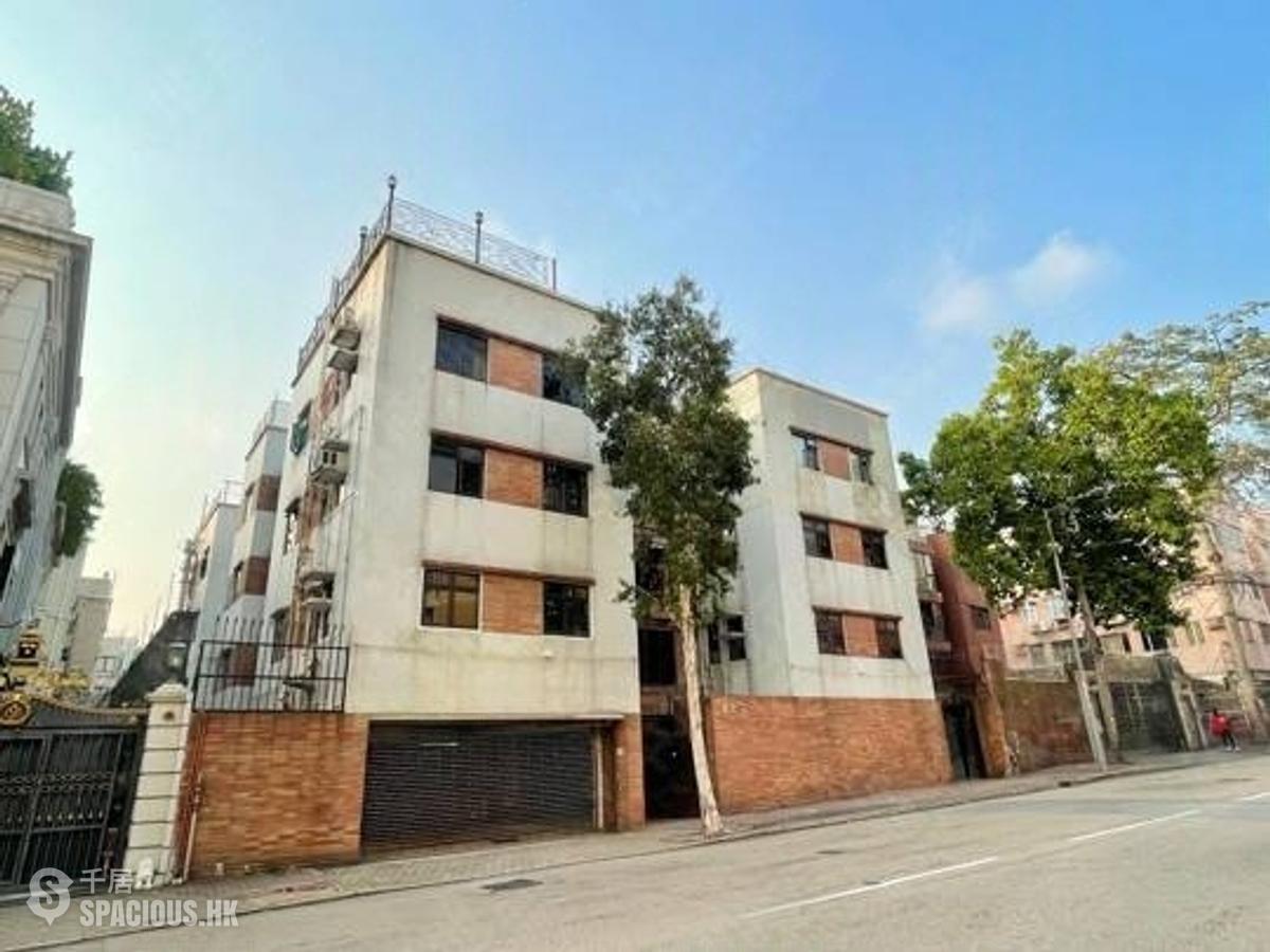 Yau Yat Chuen - Yin Court 01
