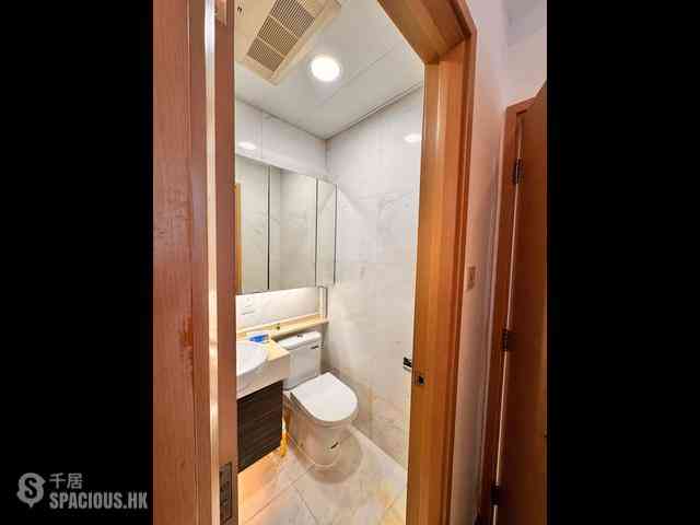 Sai Wan Ho - 18, Upper East 05