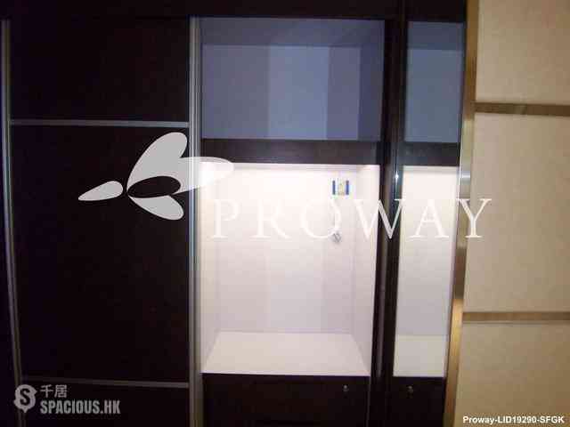 Wan Chai - Convention Plaza Apartments 06