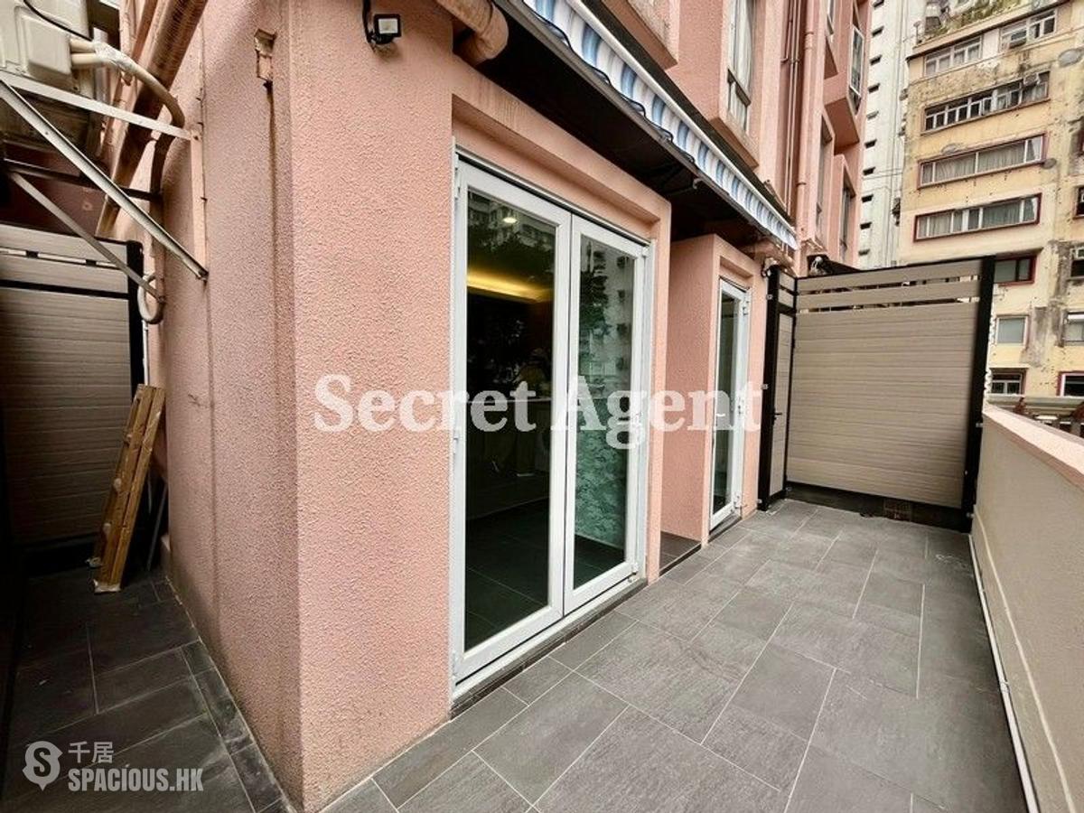 Sai Ying Pun - Wah Fai Court 01