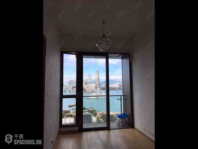 Wan Chai - The Gloucester 01