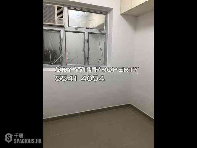Wan Chai - Chin Hung Building 05
