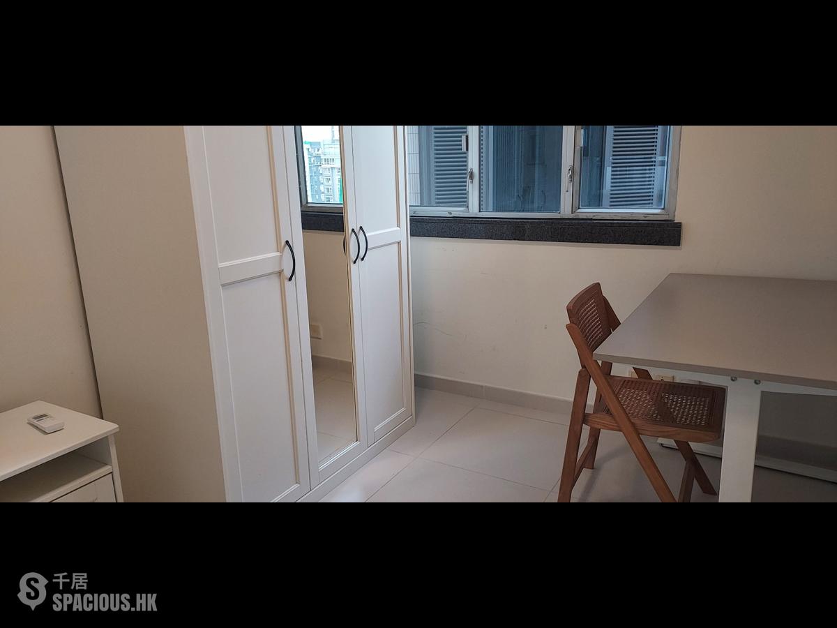 Mid Levels Central - Windsor Court 01