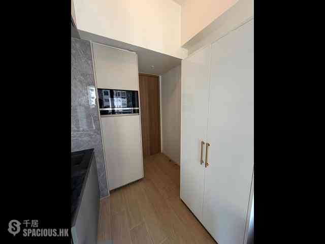 Sai Ying Pun - Des Voeux W Residence 03