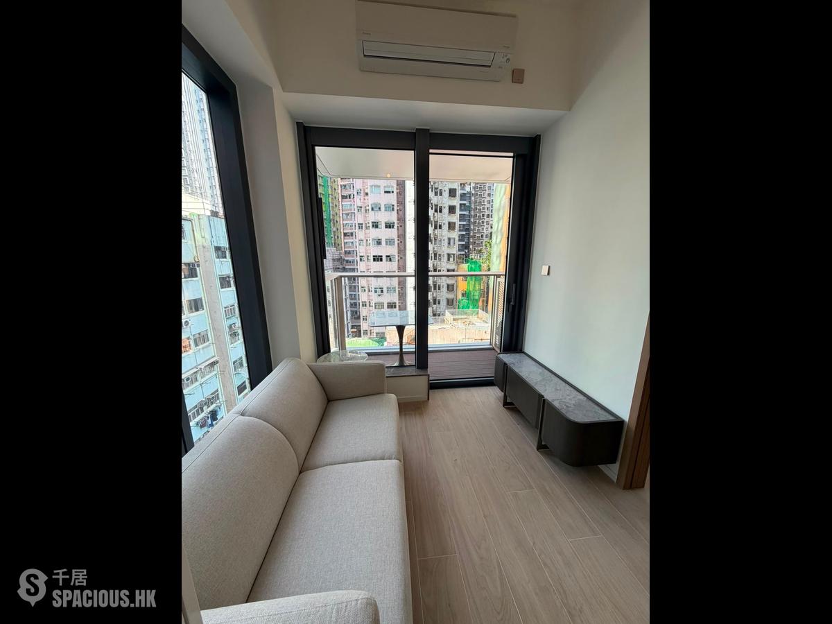 Sai Ying Pun - Des Voeux W Residence 01