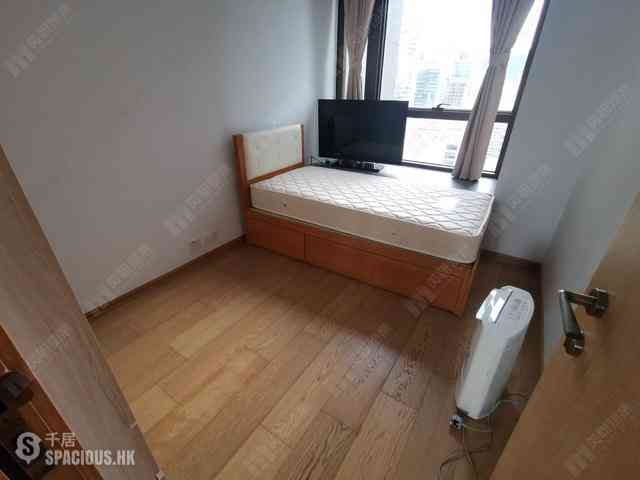 Wan Chai - The Gloucester 10