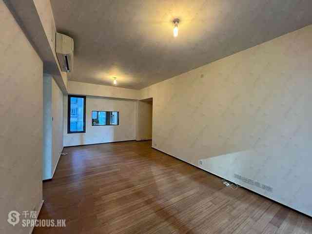 Mid Levels Central - Arezzo 21
