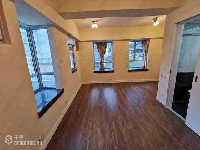 Mid Levels Central - Windsor Court 01