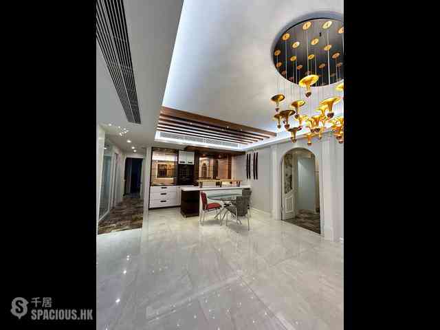 Mid Levels Central - Clovelly Court 05