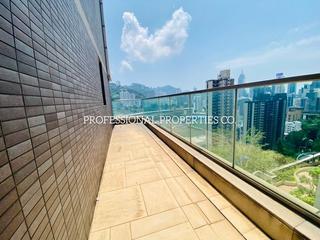 Happy Valley - Broadwood Twelve 02