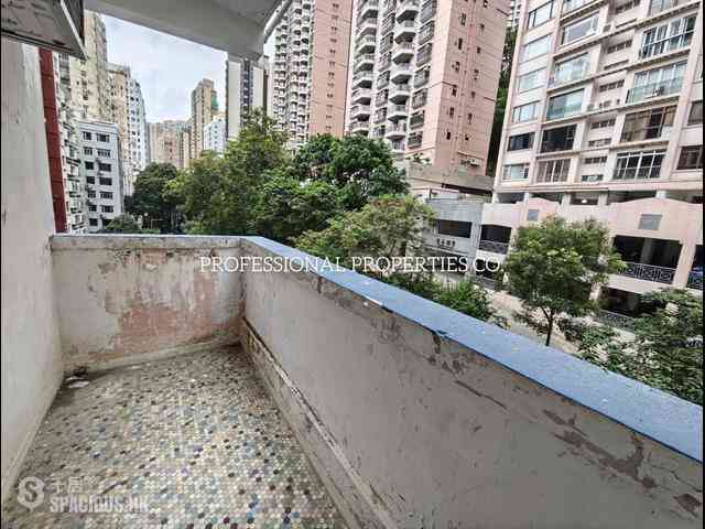 Happy Valley - Blue Pool Mansion 05