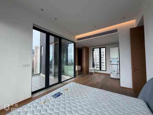 Mid Levels Central - Gramercy 07