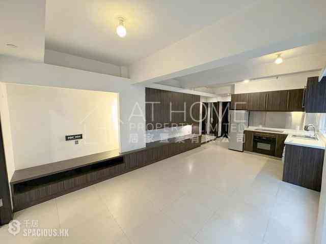 Sheung Wan - 119, Wing Lok Street 05