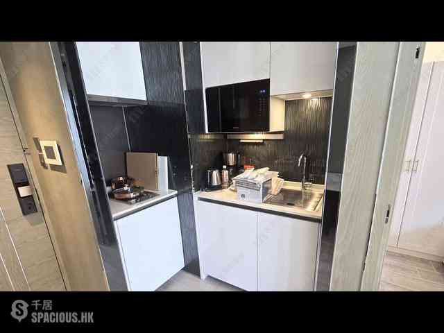 Sai Ying Pun - The Queens 02
