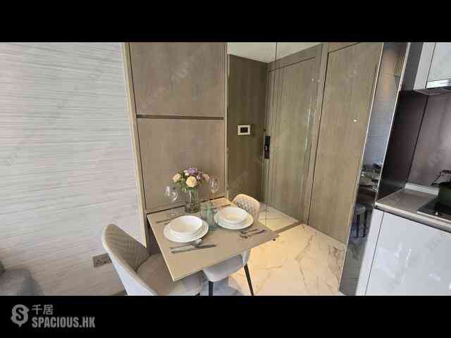 Sai Ying Pun - The Queens 04