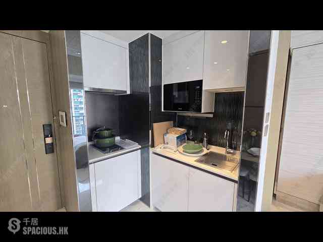 Sai Ying Pun - The Queens 05