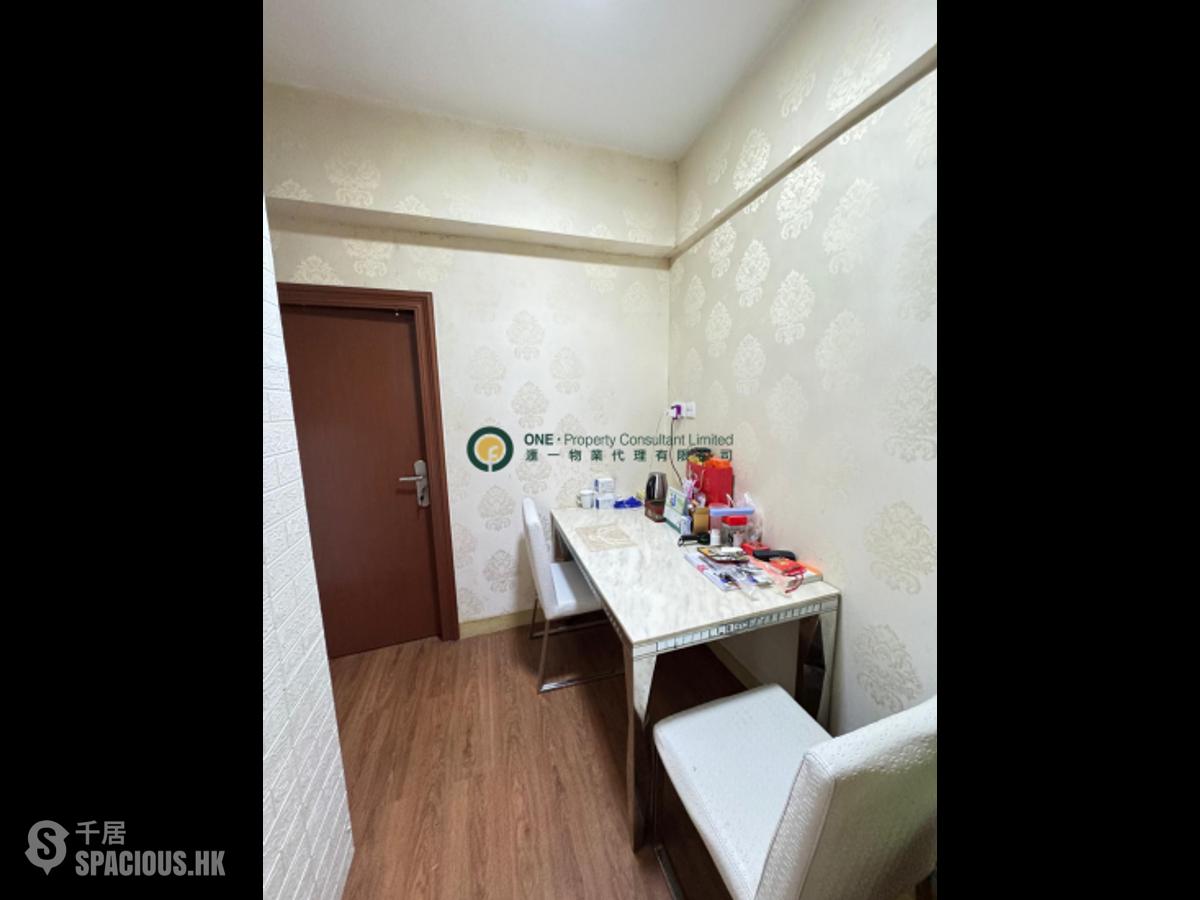 Sai Ying Pun - Tung Lee Building 01
